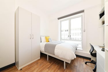 1 bed flat, Raleigh Street, City Centre, Plymouth, PL11ET - Image 2